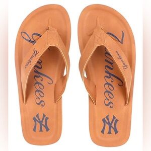 NWT- Men's New York Yankees FOCO Color Pop Flip Flop Sandals - Size XL